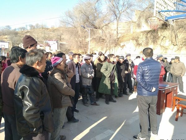 公司在静宁县细巷镇中华村曹川村举办冬季果园管理技术培训班(图2) 公司在静宁县细巷镇中华村曹川村举办冬季果园管理技术培训班(图2)