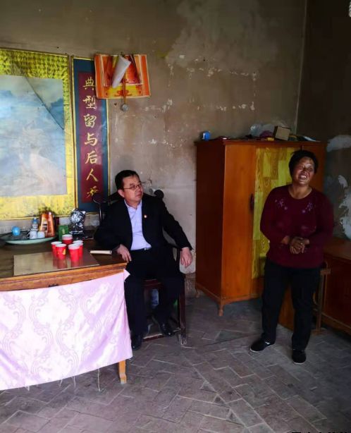 平凉泓源公司开展“践行初心使命,助推脱贫攻坚”主题党日活动(图2) 平凉泓源公司开展“践行初心使命,助推脱贫攻坚”主题党日活动(图2)