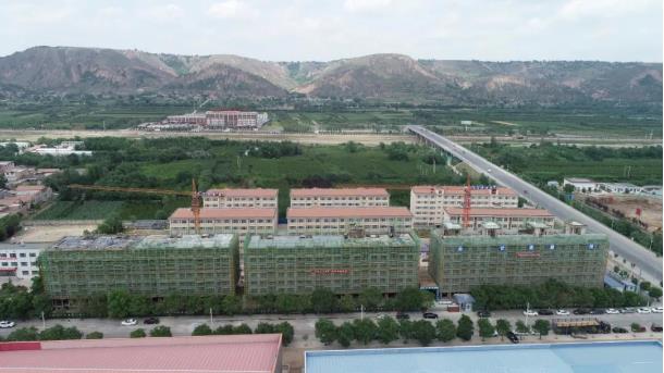 平凉工业园区公租房三期项目主体工程顺利封顶(图2) 平凉工业园区公租房三期项目主体工程顺利封顶(图2)