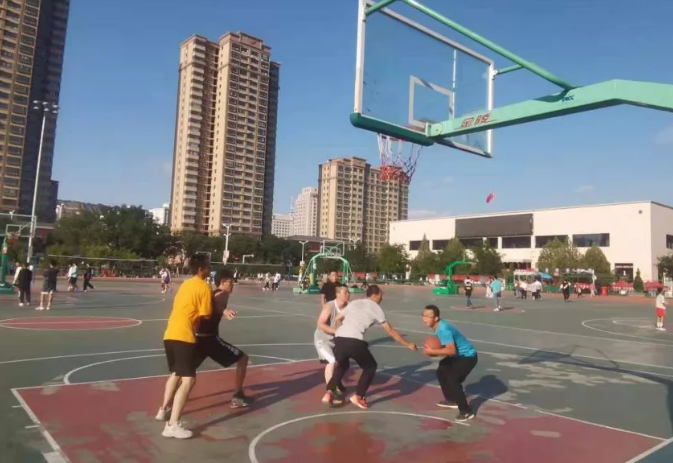 泓源公司篮球兴趣小组开展趣味活动(图2) 泓源公司篮球兴趣小组开展趣味活动(图2)