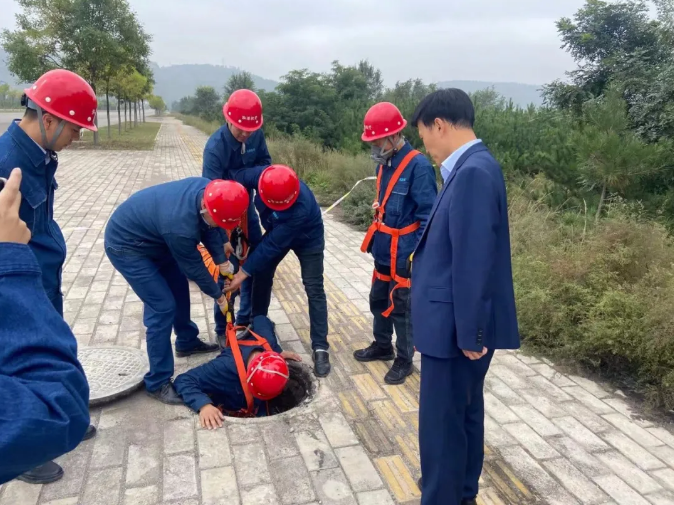 防患未然 未雨绸缪--泓源能源供应公司开展2021年供热突发事件综合应急演练(图5) 防患未然 未雨绸缪--泓源能源供应公司开展2021年供热突发事件综合应急演练(图5)